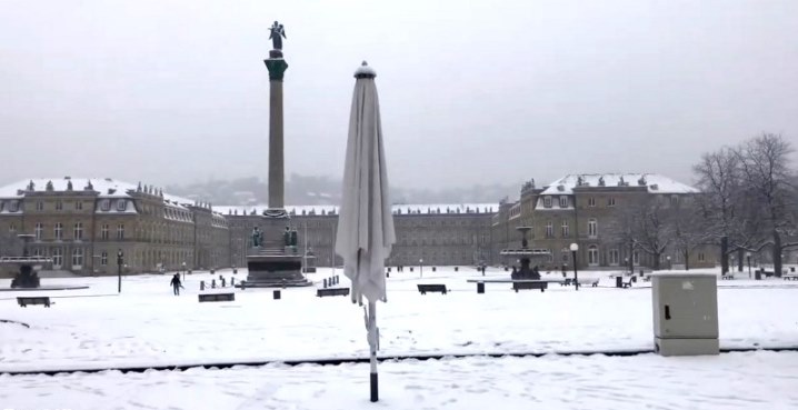 schlossplatz Stuttgart im Winter mit Schnee