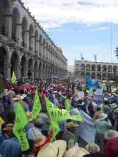 contra Tia Maria plaza Arequipa abr 2015