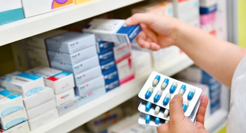 estante farmacia escoge medicamentos
