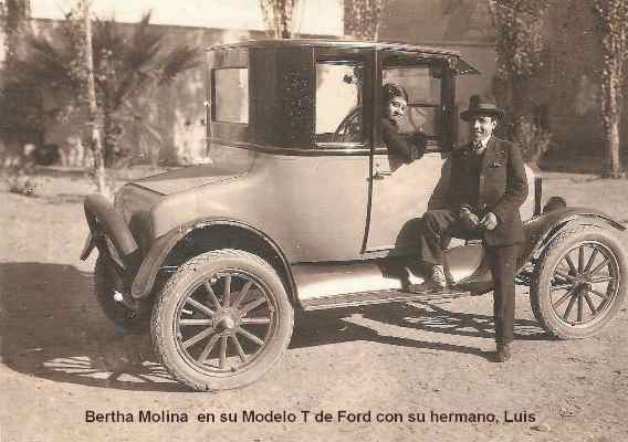 Bertha Molina y hermano