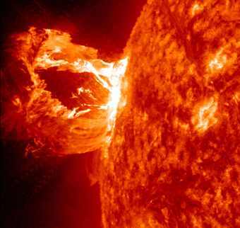 erupcion solar 16 abr 2012