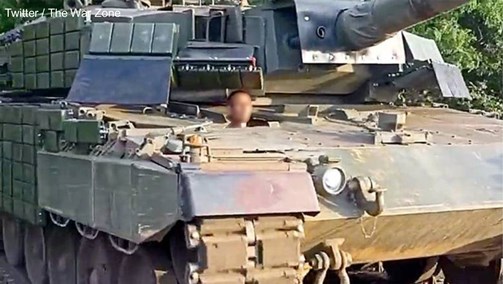 Tanque Leopard con armadura reactiva rusa de primera generacin sacada de tanques rusos daados