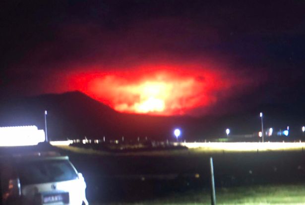 Fagradalsfjall erupcion desde ciudad marzo 2021