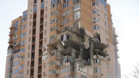 misil ucraniano impacta edificio Kiev