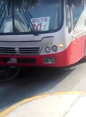 bus rojo atropella La Molina mar 2020