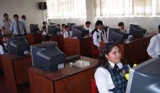 Alumnos Tacna computadoras