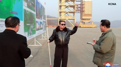 Kim Jong un inspecciona lanzamiento satelite nov 2023