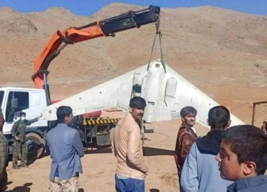 Iranies recogen el dron estadounidense RQ 170