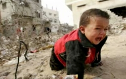 bebe palestino llora escombros gaza