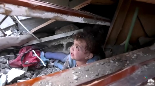 nino en escombros Gaza oct 2023