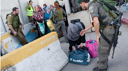 soldados israelies despojan gazaties ene 2024