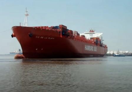 Barco Hamburg Sud ingresa Rio la Plata